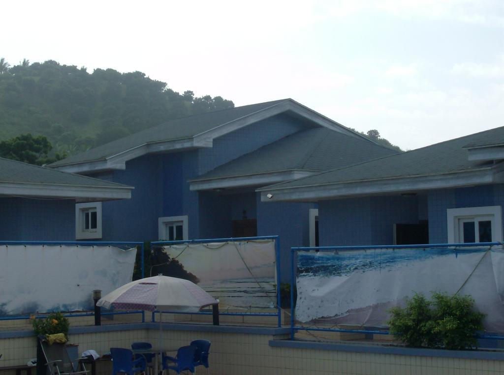 De Holiday Beach Hotel Kokrobite Exterior photo