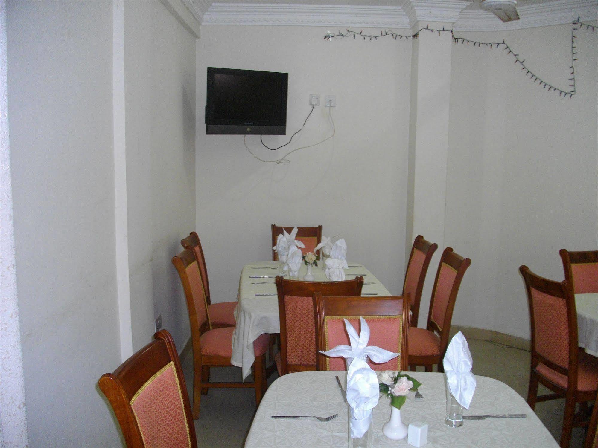 De Holiday Beach Hotel Kokrobite Exterior photo