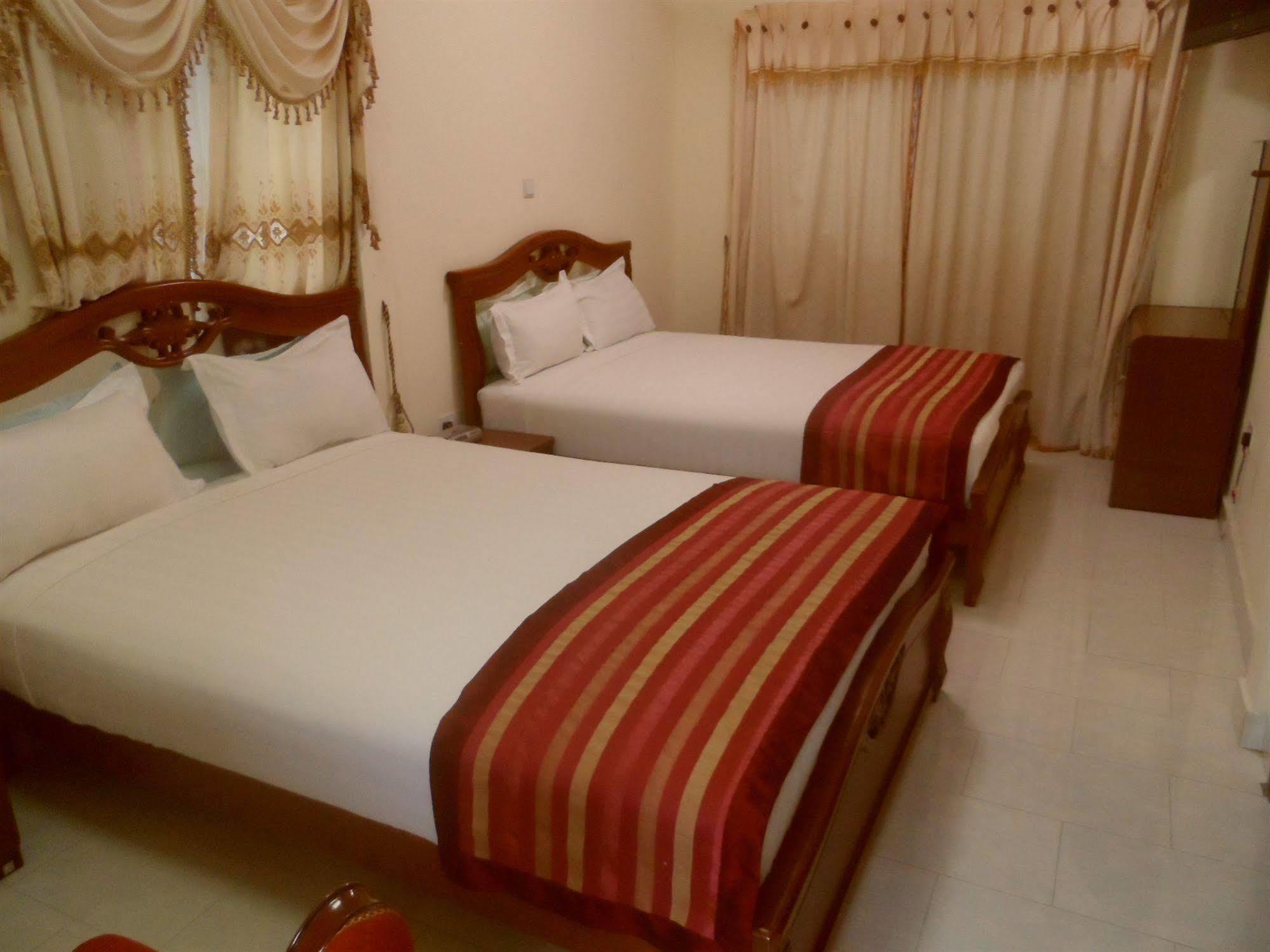 De Holiday Beach Hotel Kokrobite Exterior photo
