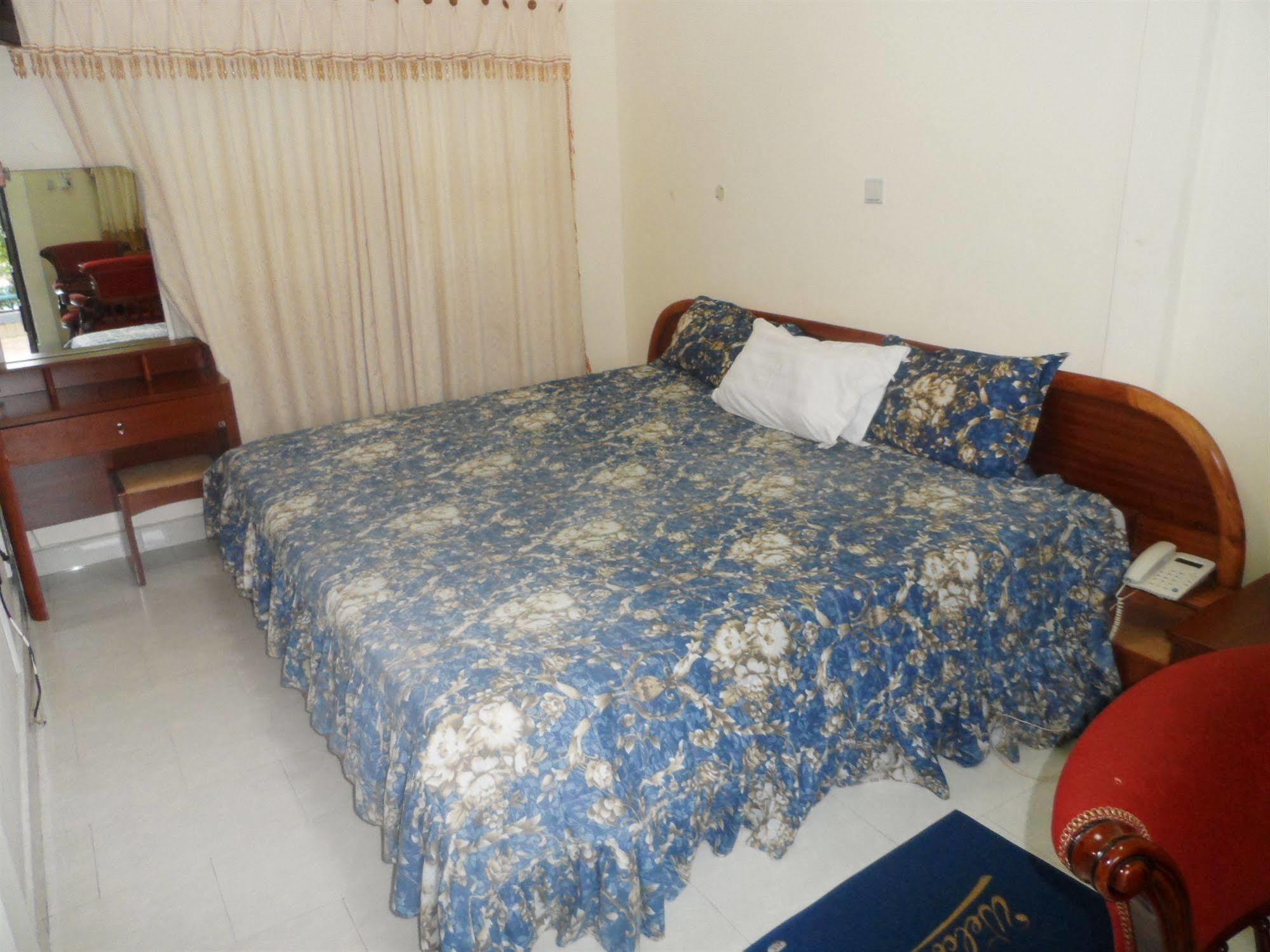 De Holiday Beach Hotel Kokrobite Exterior photo